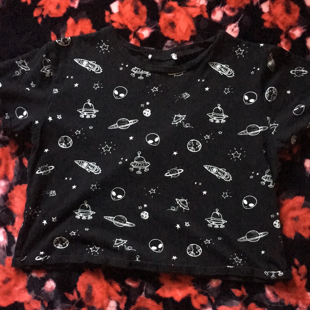 Alien crop top
